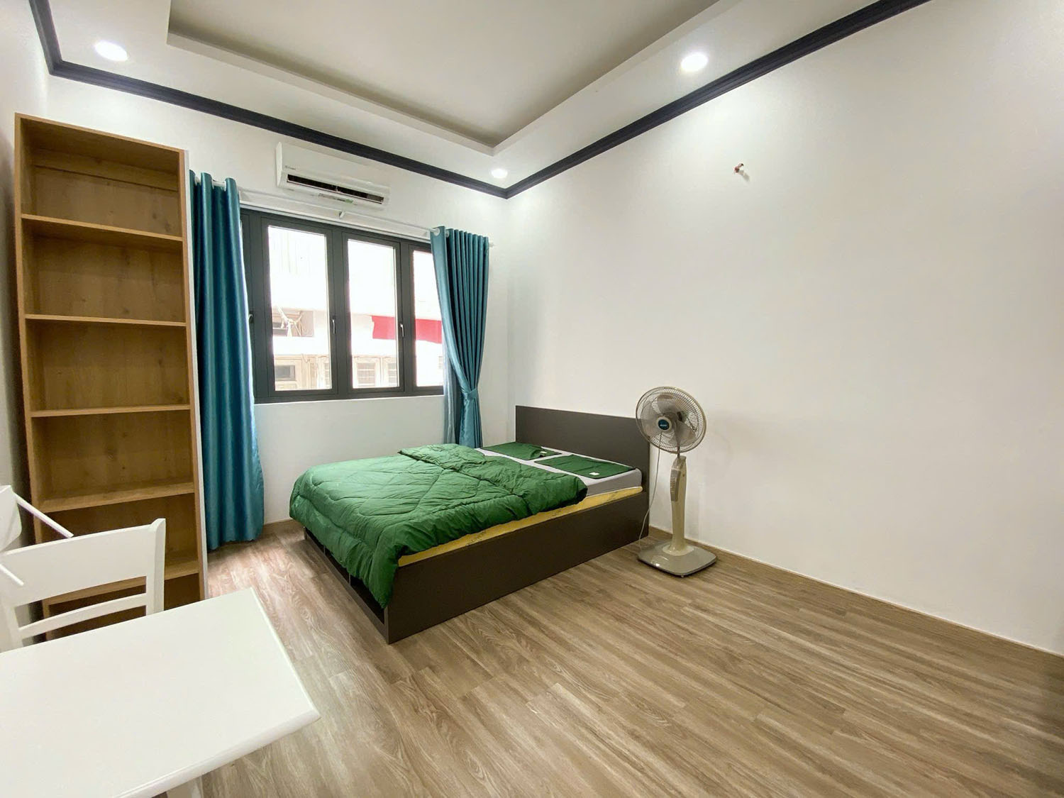Nhà phố 2 lầu, sân thượng (3,5mx17m) gồm mặt bằng k.doanh và 6 phòng d.vụ Đường Nguyễn Thanh Tuyền